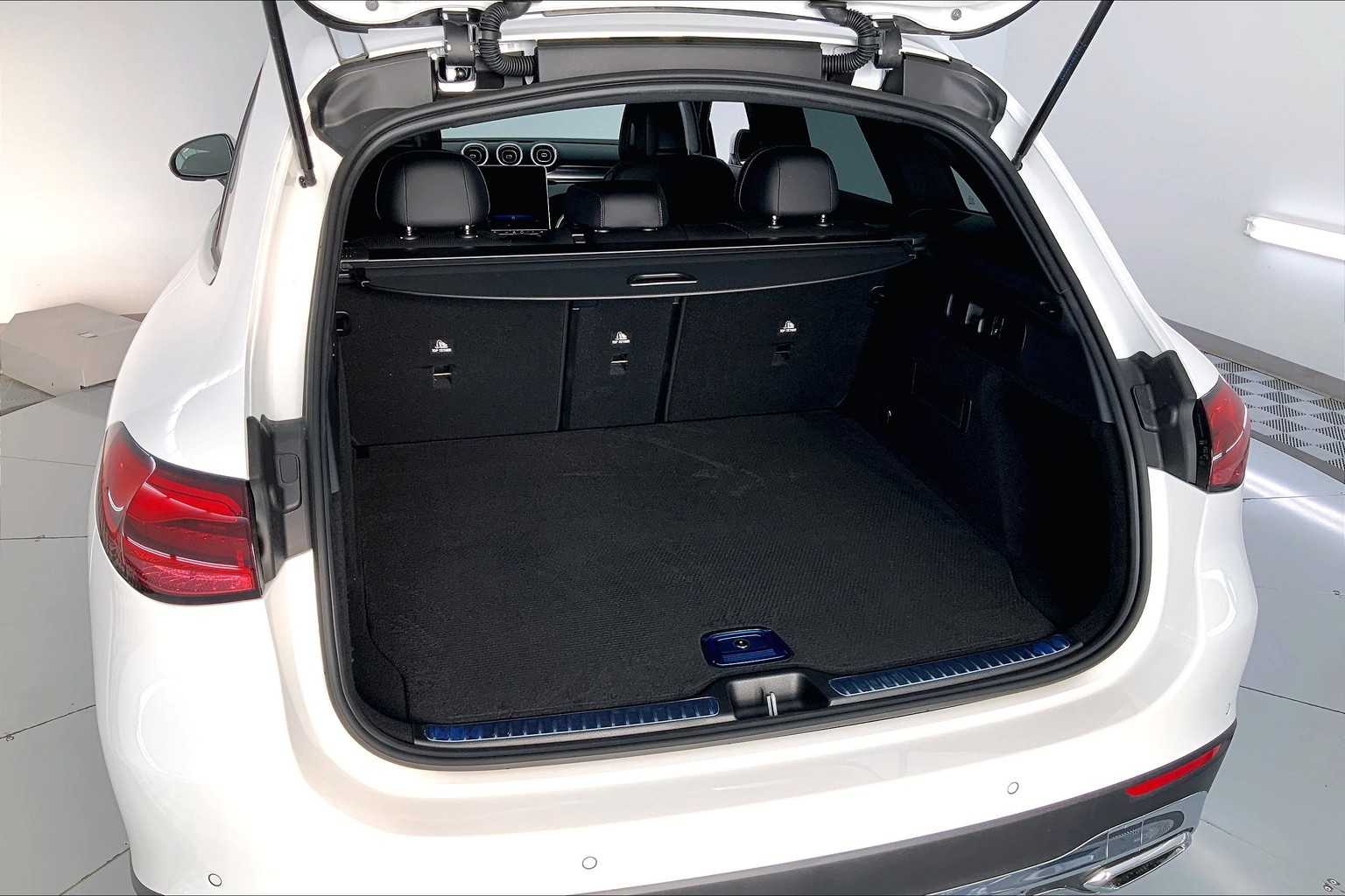 Thumbnail: 2026 Mercedes-Benz GLC - 19