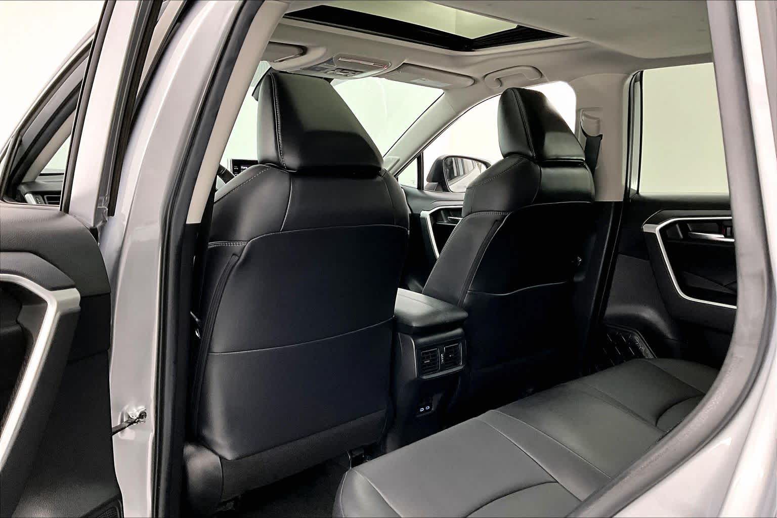 Thumbnail: 2022 Toyota RAV4 - 12