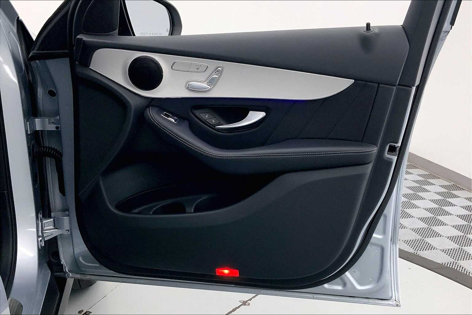 Thumbnail: 2022 Mercedes-Benz GLC - 24