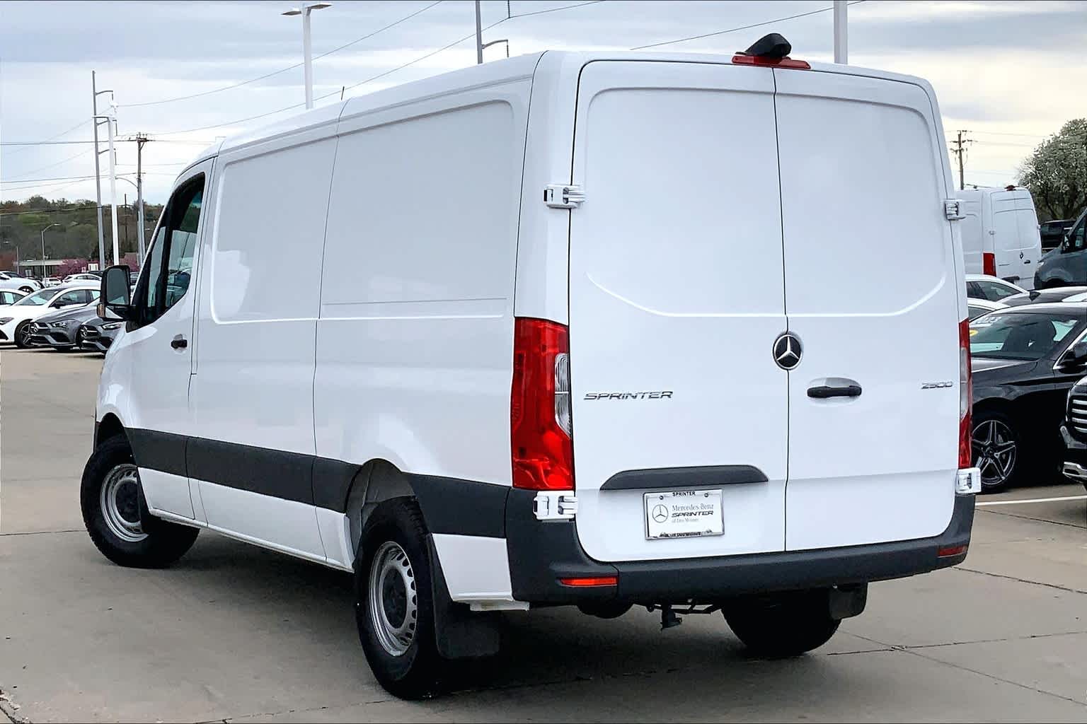Thumbnail: 2025 Mercedes-Benz Sprinter - 4