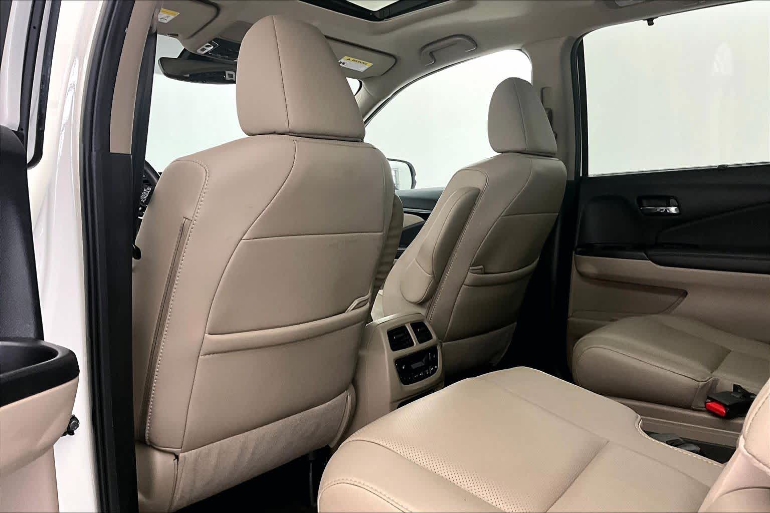 Thumbnail: 2019 Honda Pilot - 12