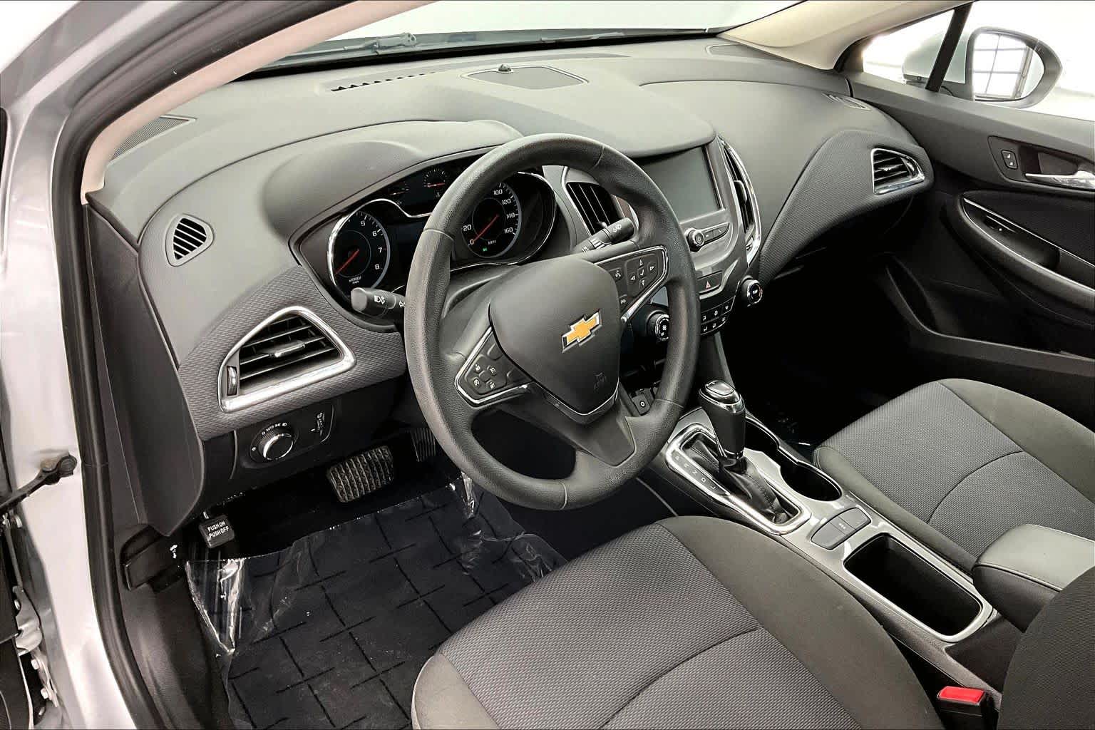 Thumbnail: 2018 Chevrolet Cruze - 2