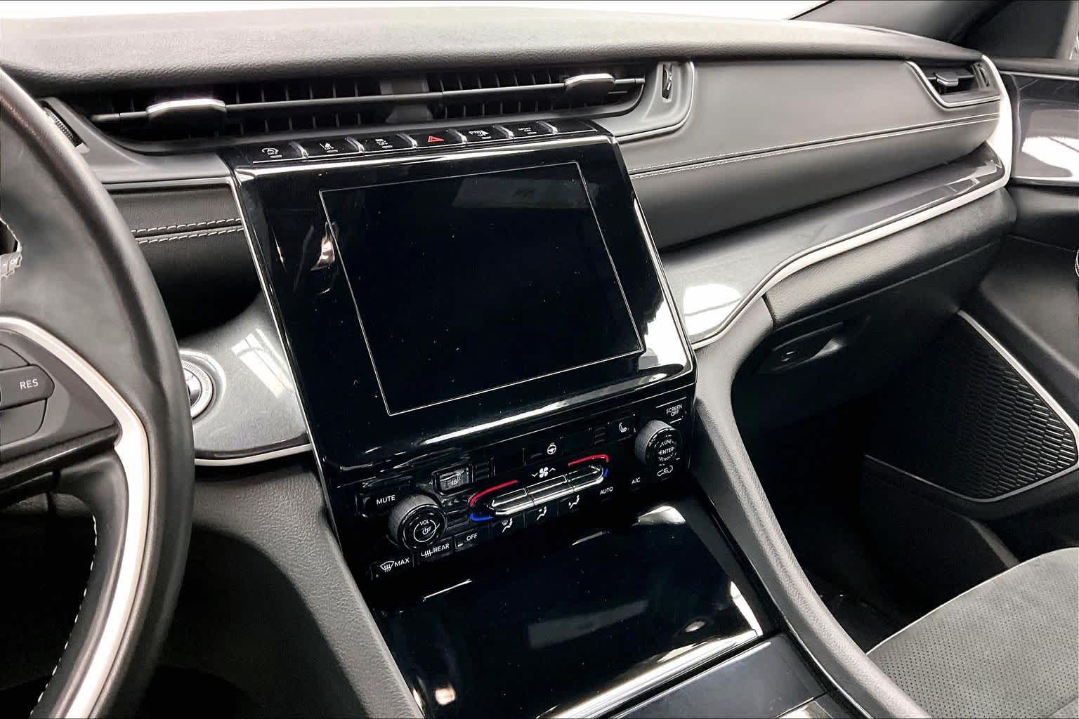 Thumbnail: 2021 Jeep Grand Cherokee L - 16