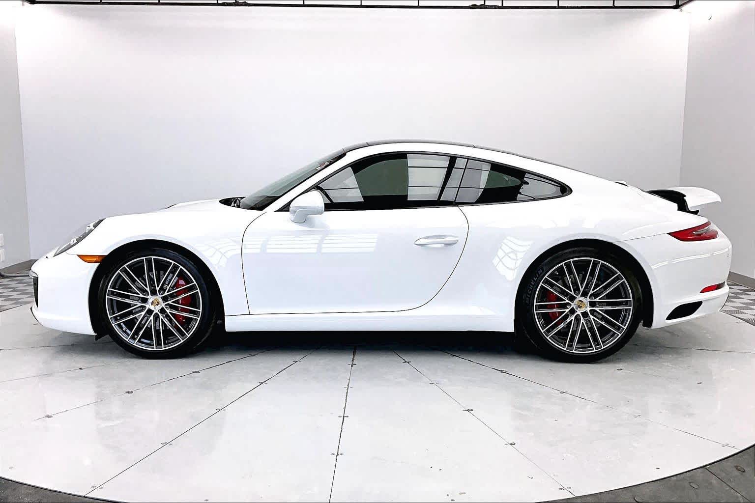 Thumbnail: 2017 Porsche 911 - 3