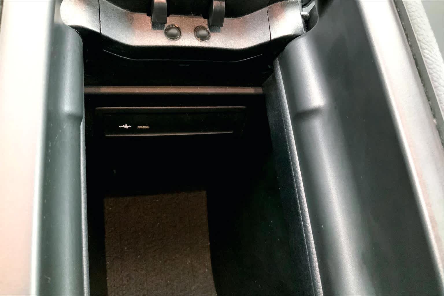 Thumbnail: 2020 Mercedes-Benz GLB - 28