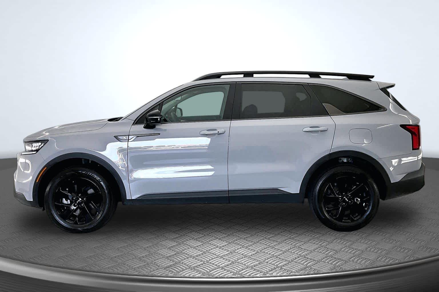 Thumbnail: 2023 Kia Sorento - 3