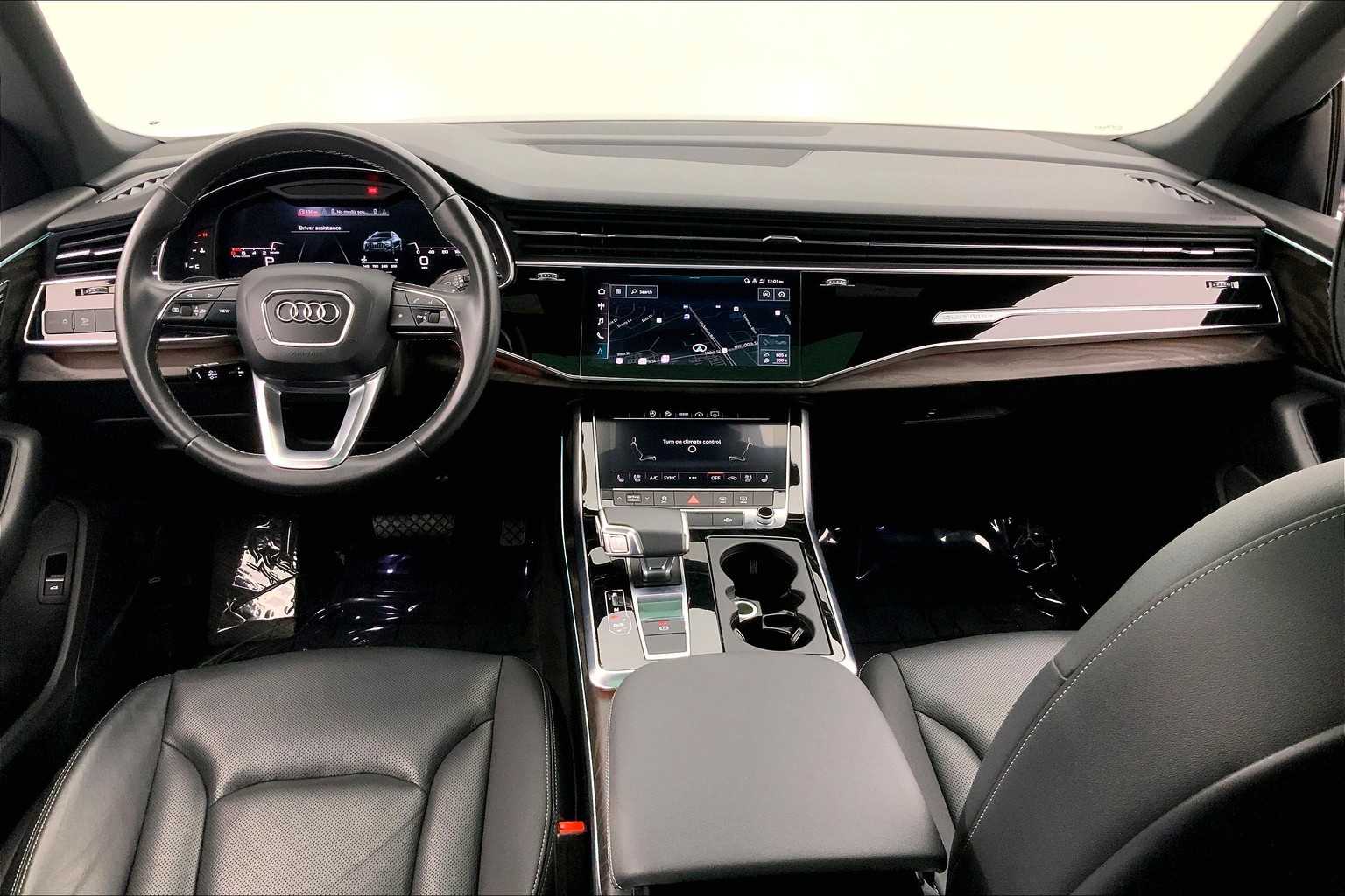 Thumbnail: 2021 Audi Q8 - 10