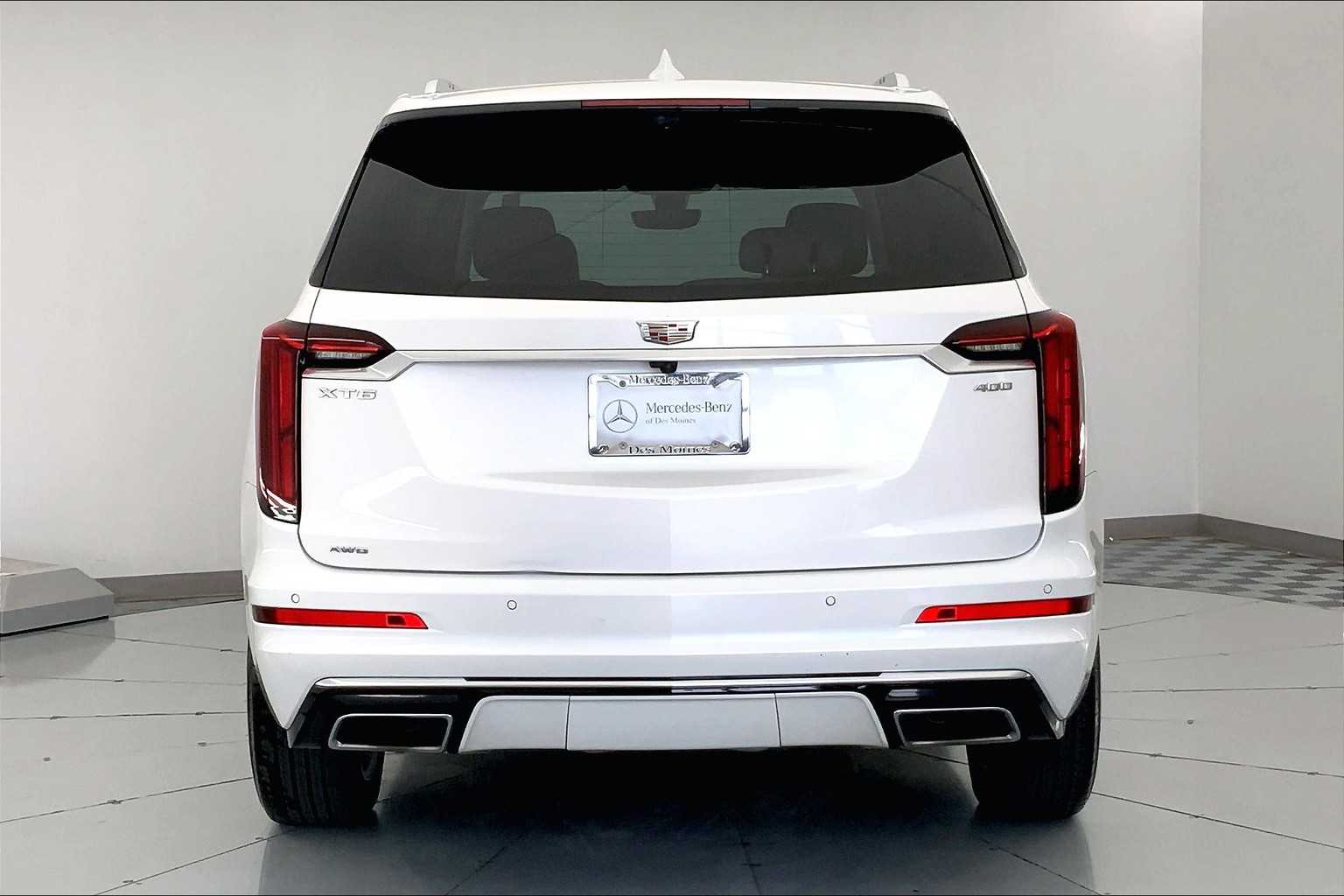 Thumbnail: 2022 Cadillac XT6 - 5