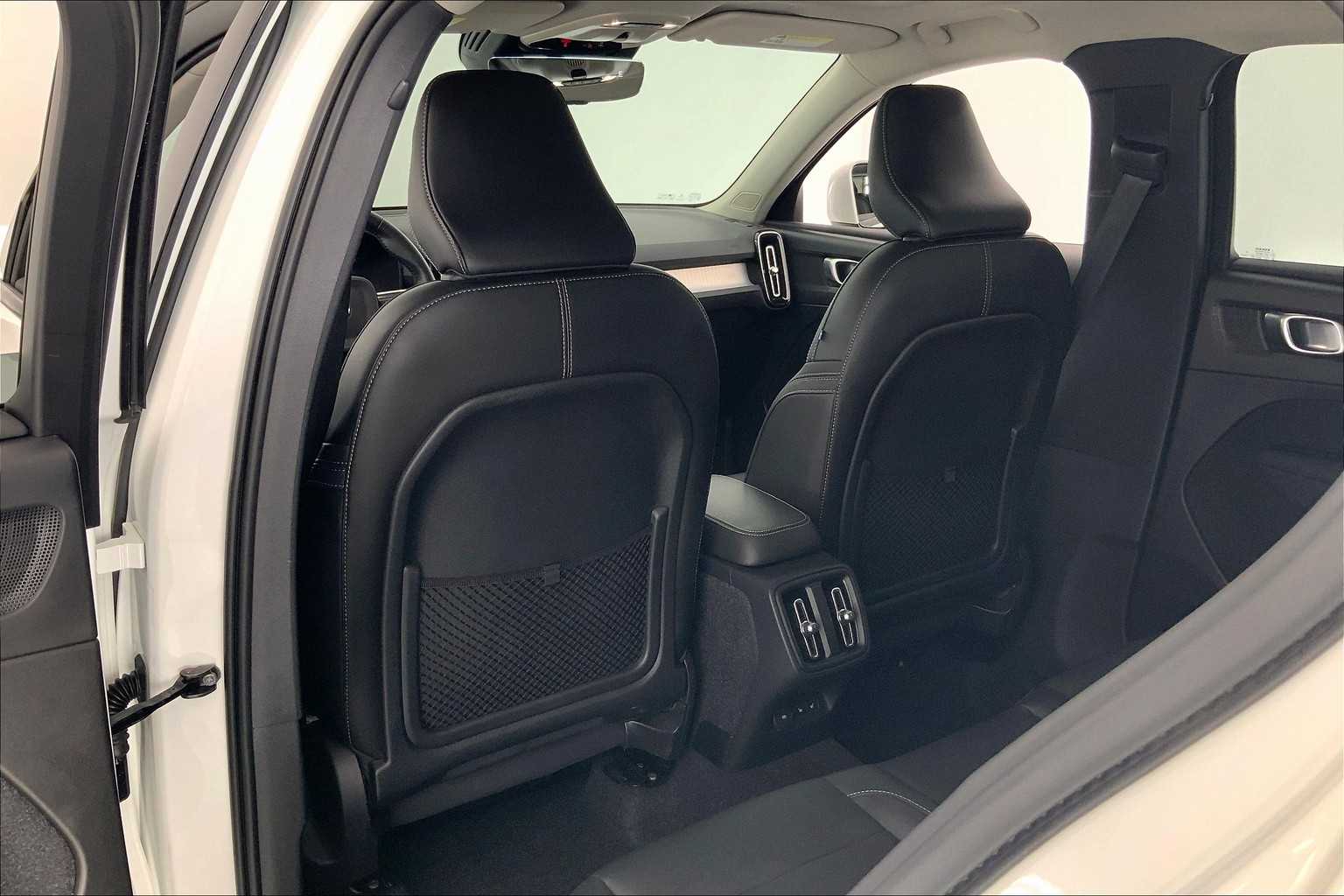 2021 Volvo XC40 T5 Momentum 12