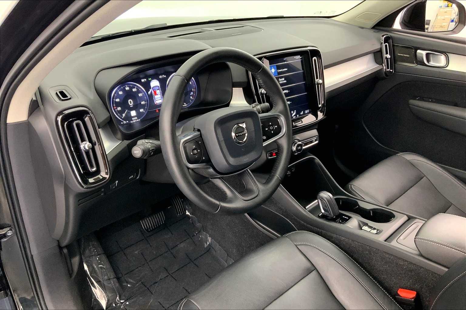 Thumbnail: 2020 Volvo XC40 - 2
