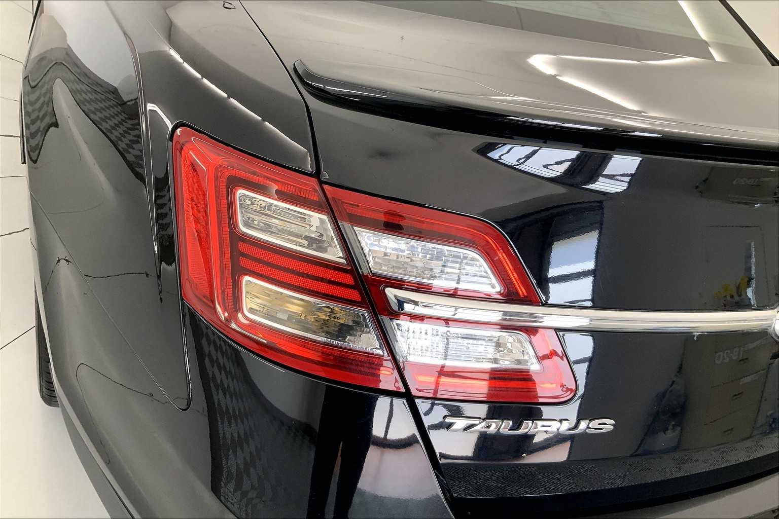 Thumbnail: 2017 Ford Taurus - 25
