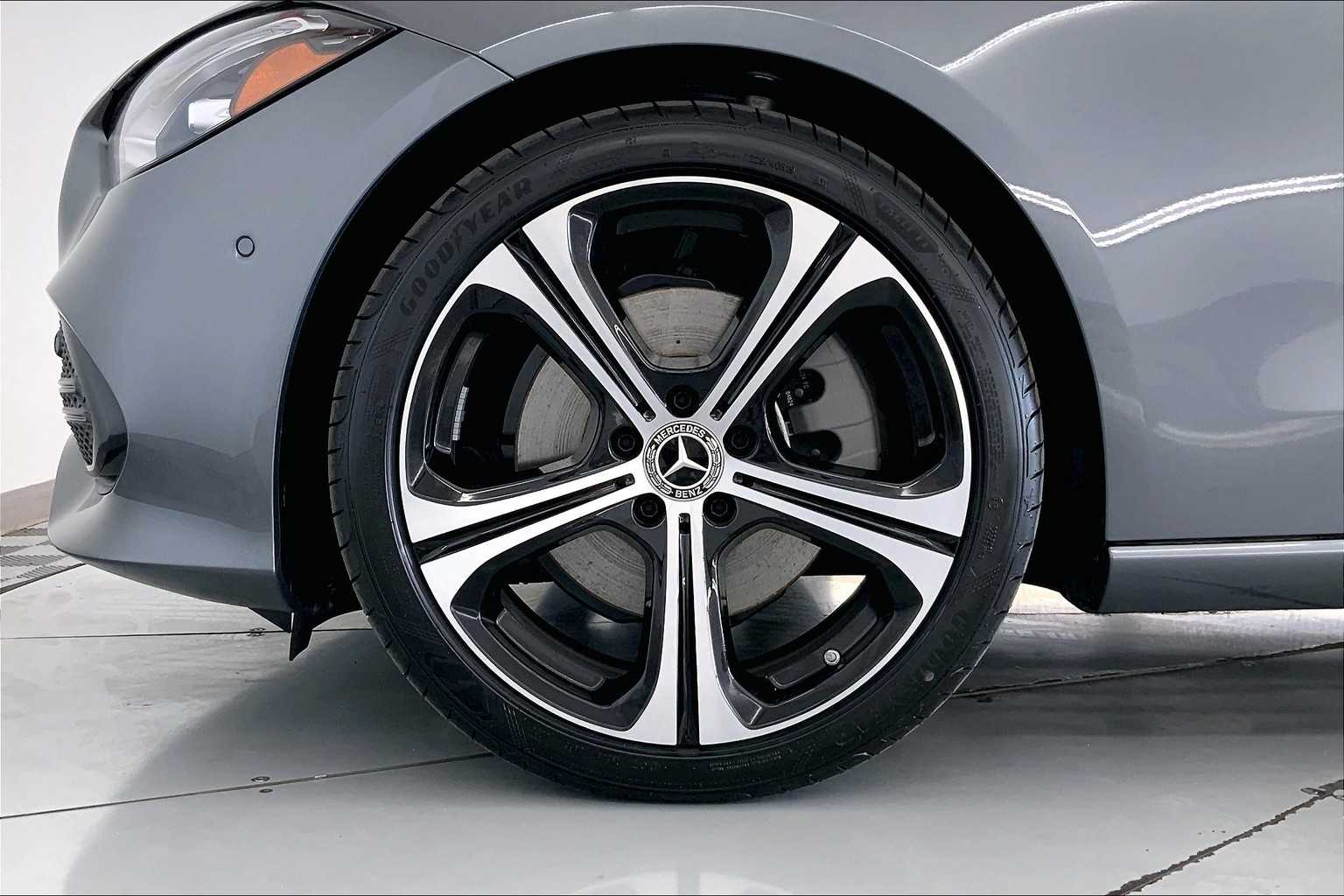 Thumbnail: 2025 Mercedes-Benz C-Class - 8