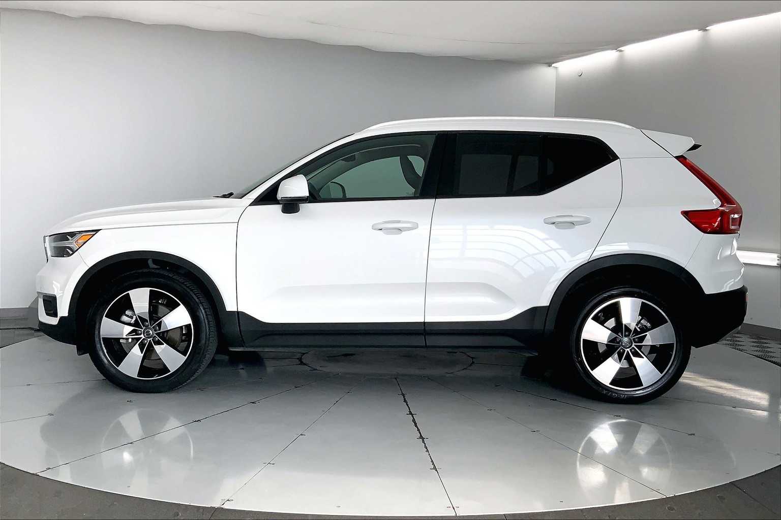 2021 Volvo XC40 T5 Momentum 3