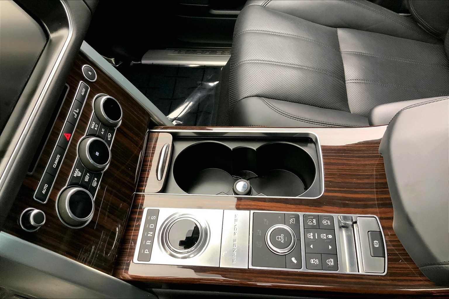 Thumbnail: 2017 Land Rover Range Rover - 17