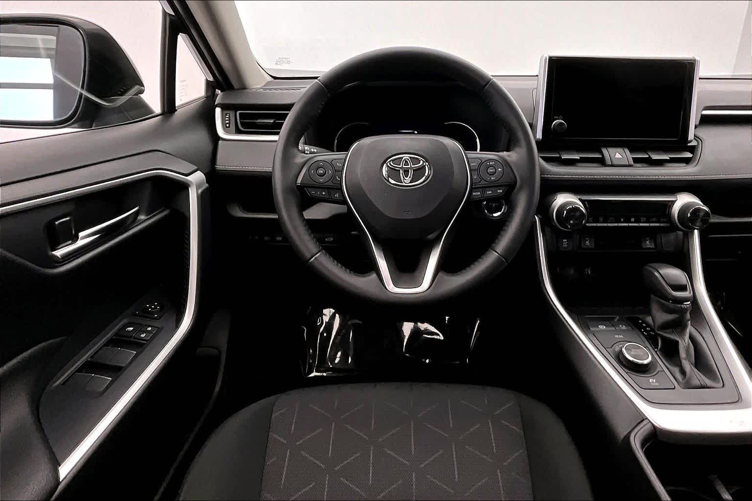 Thumbnail: 2023 Toyota RAV4 - 15