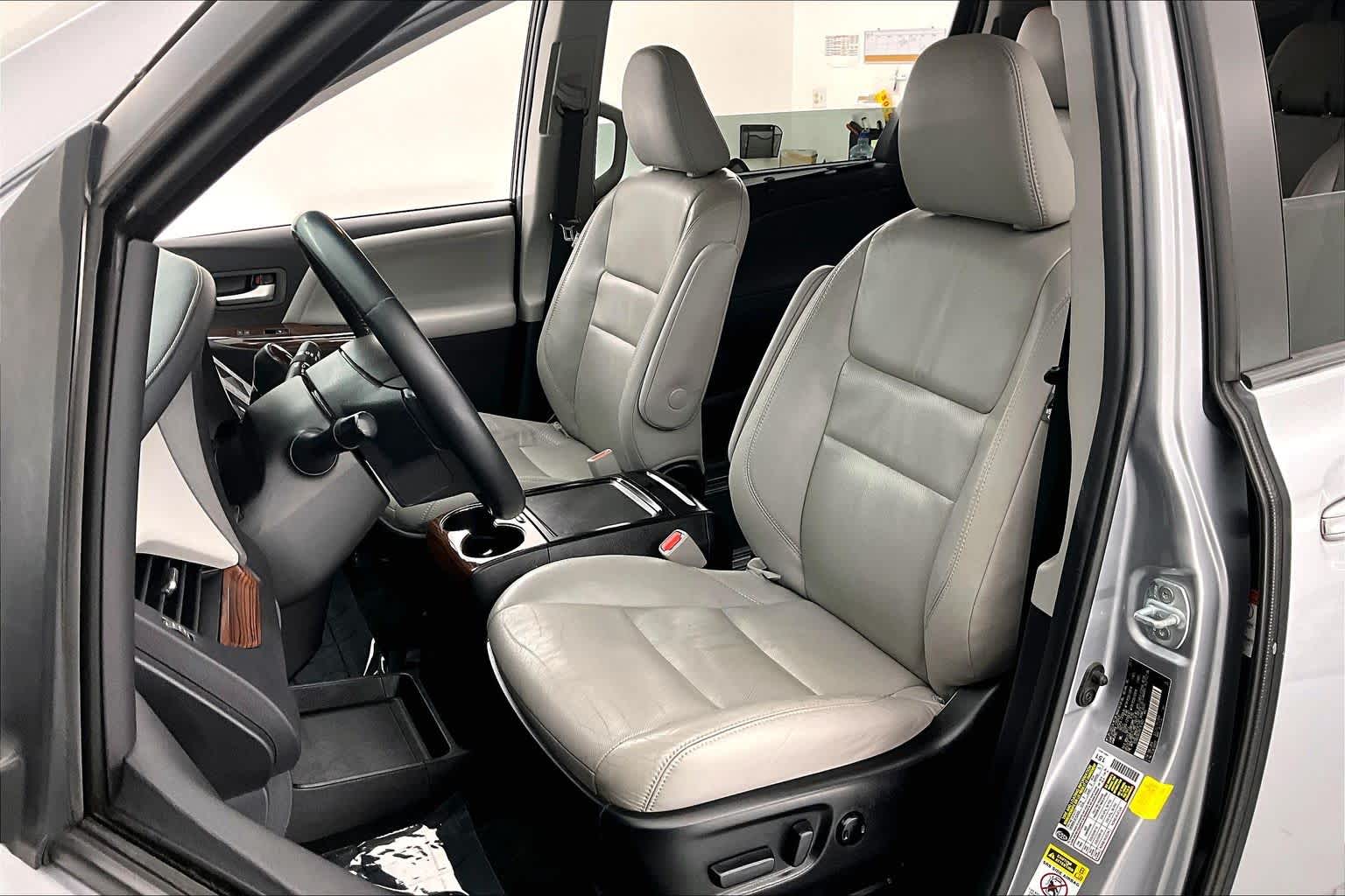 Thumbnail: 2017 Toyota Sienna - 11