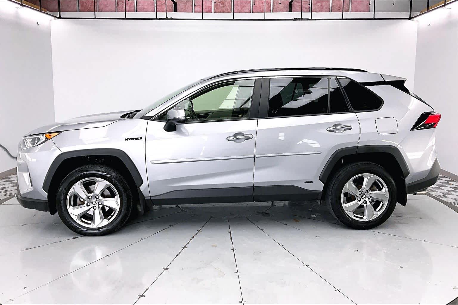 Thumbnail: 2020 Toyota RAV4 - 3