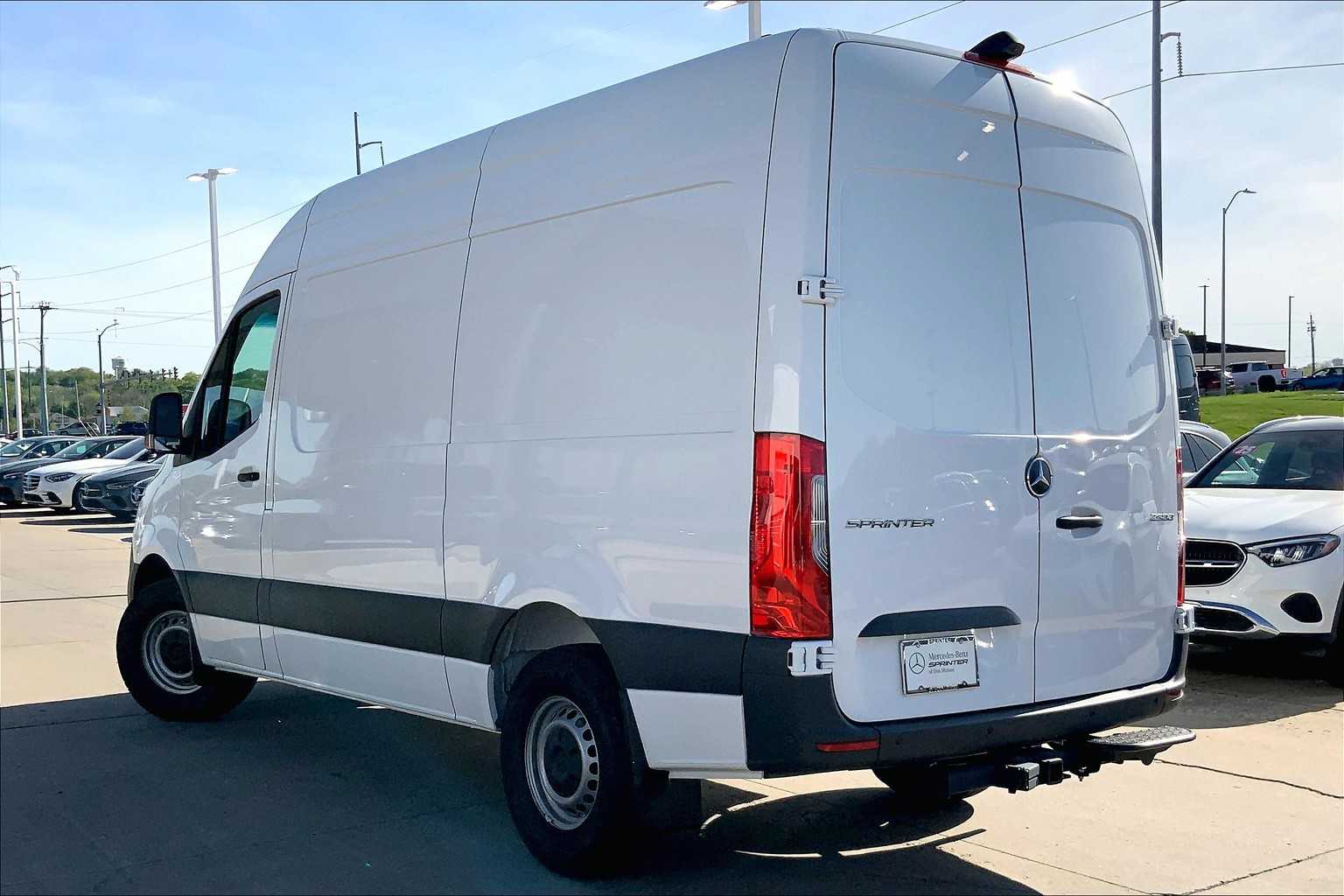 Thumbnail: 2024 Mercedes-Benz Sprinter - 4