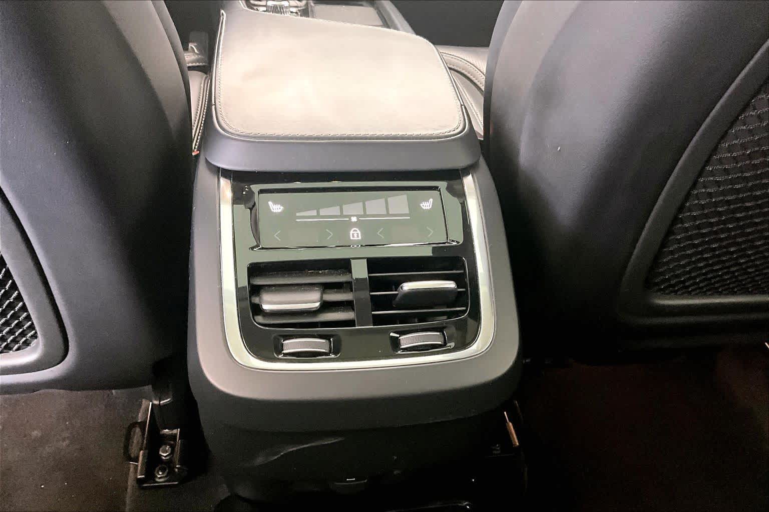 Thumbnail: 2021 Volvo XC90 - 27