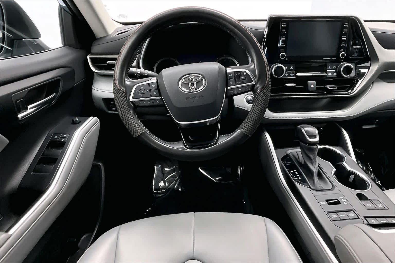 Thumbnail: 2021 Toyota Highlander - 15