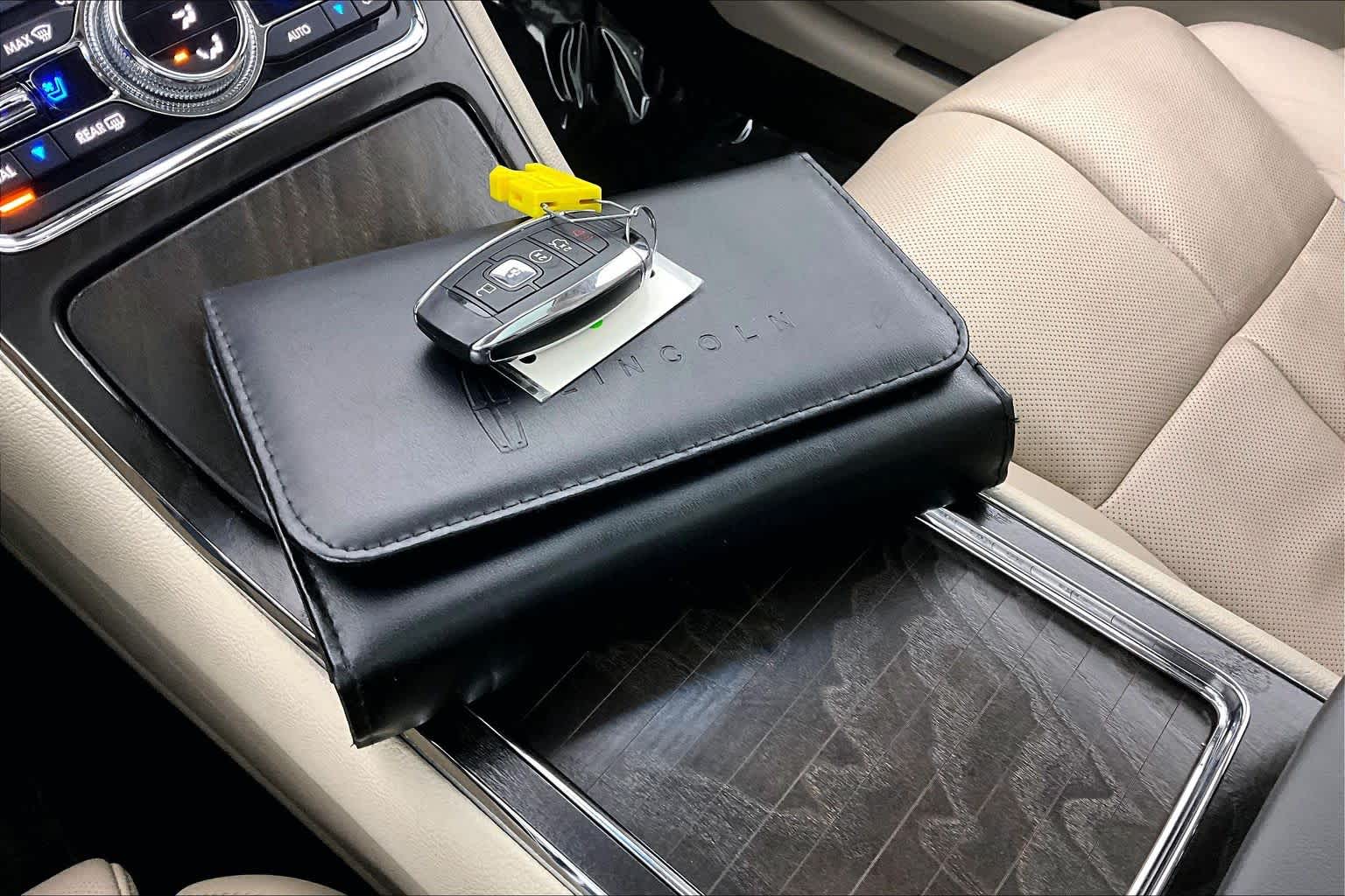 Thumbnail: 2017 Lincoln Continental - 20