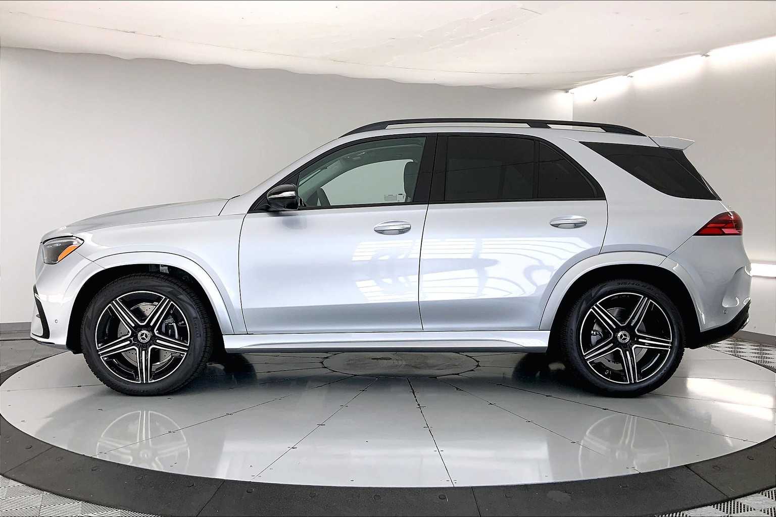 Thumbnail: 2026 Mercedes-Benz GLE - 3