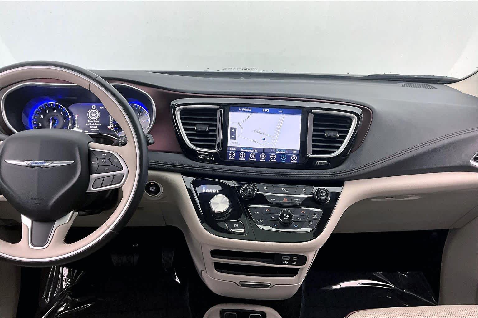 Thumbnail: 2018 Chrysler Pacifica - 16