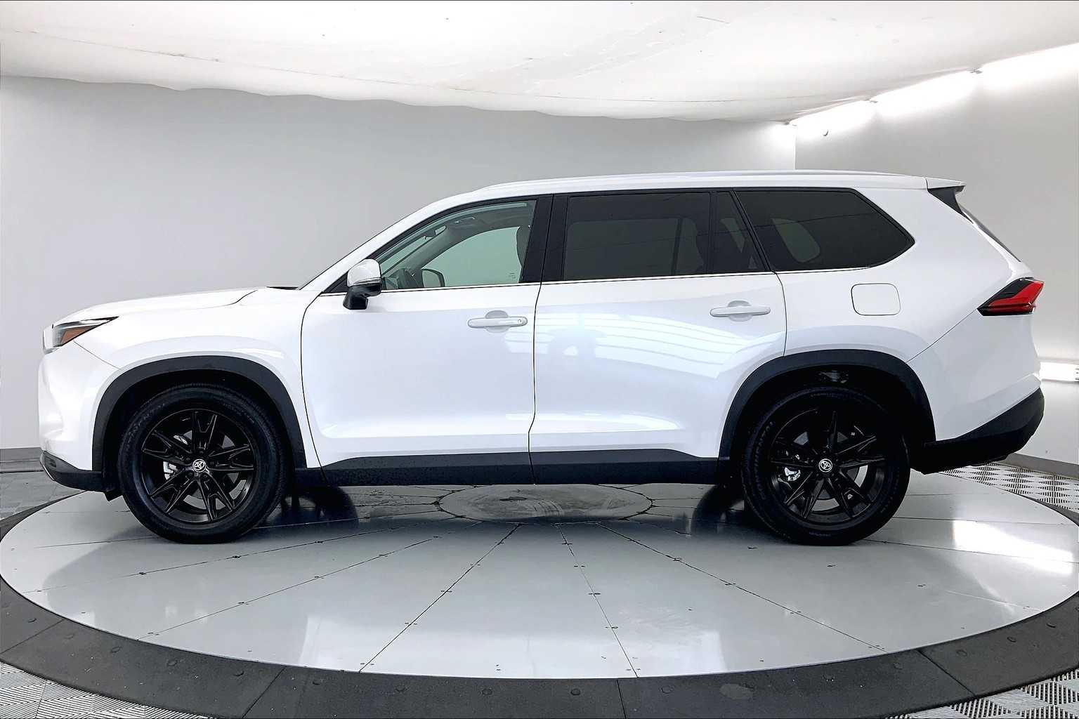 Thumbnail: 2024 Toyota Grand Highlander - 3