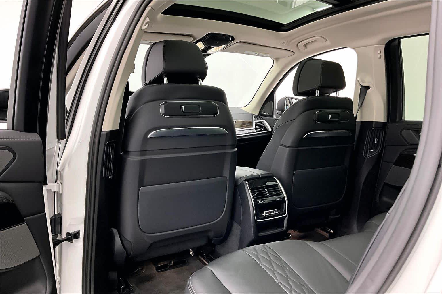 Thumbnail: 2023 BMW X7 - 12