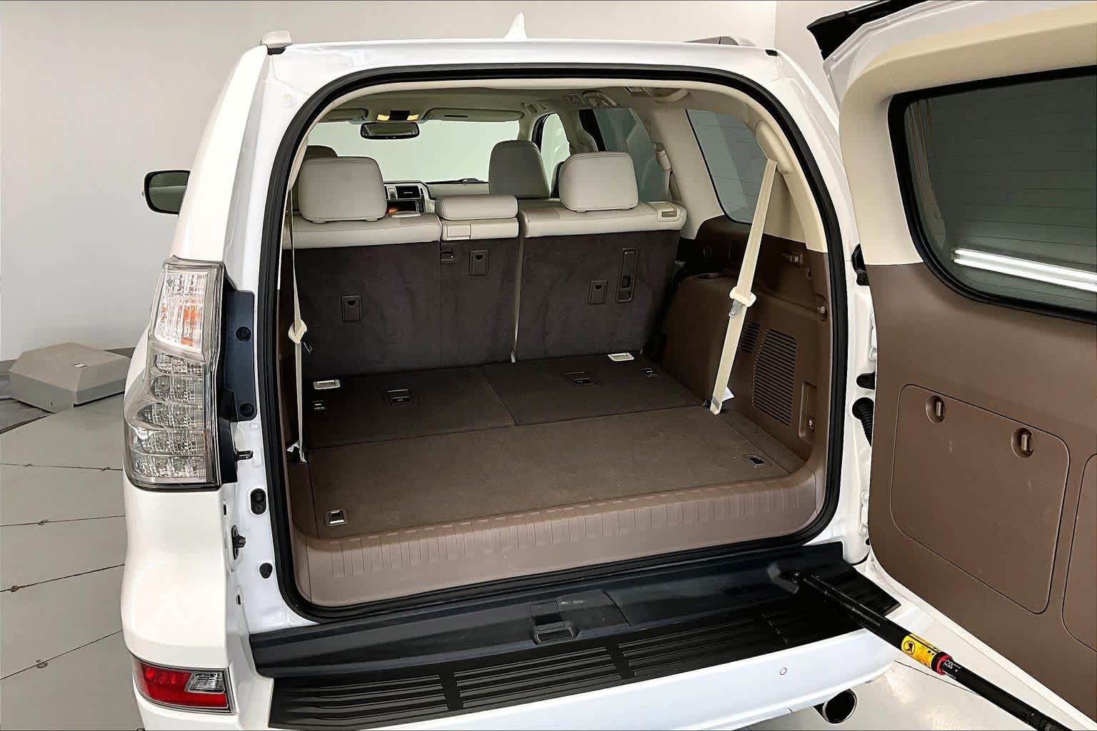 Thumbnail: 2019 Lexus GX - 19