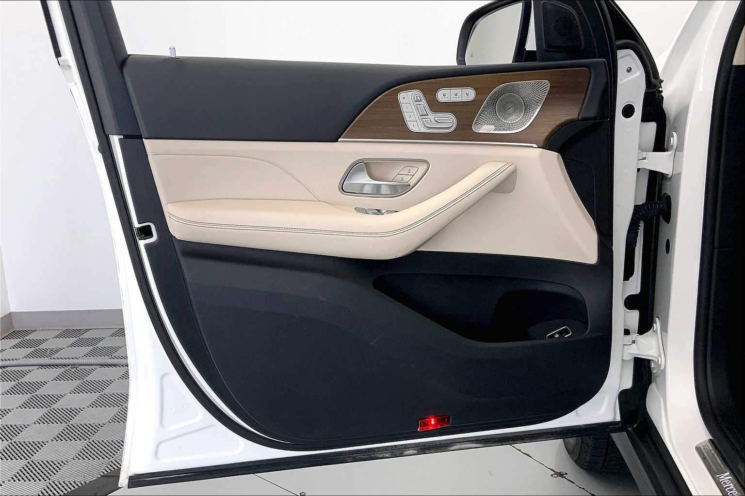 Thumbnail: 2022 Mercedes-Benz GLS - 23