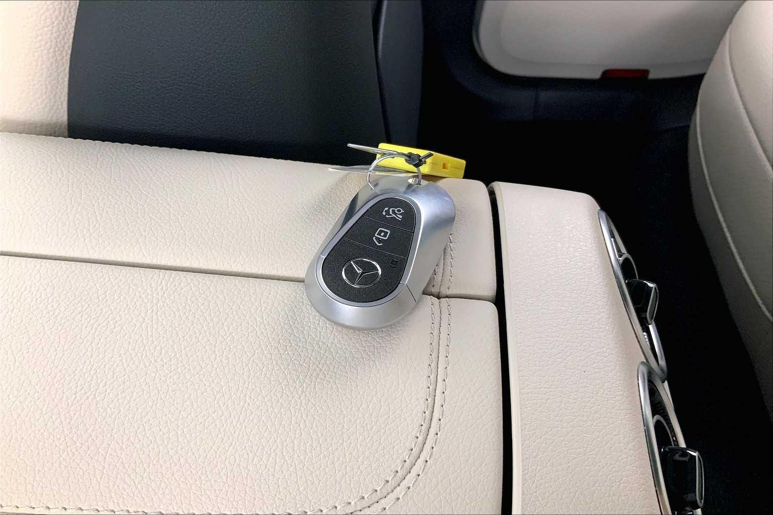 Thumbnail: 2026 Mercedes-Benz GLC - 20