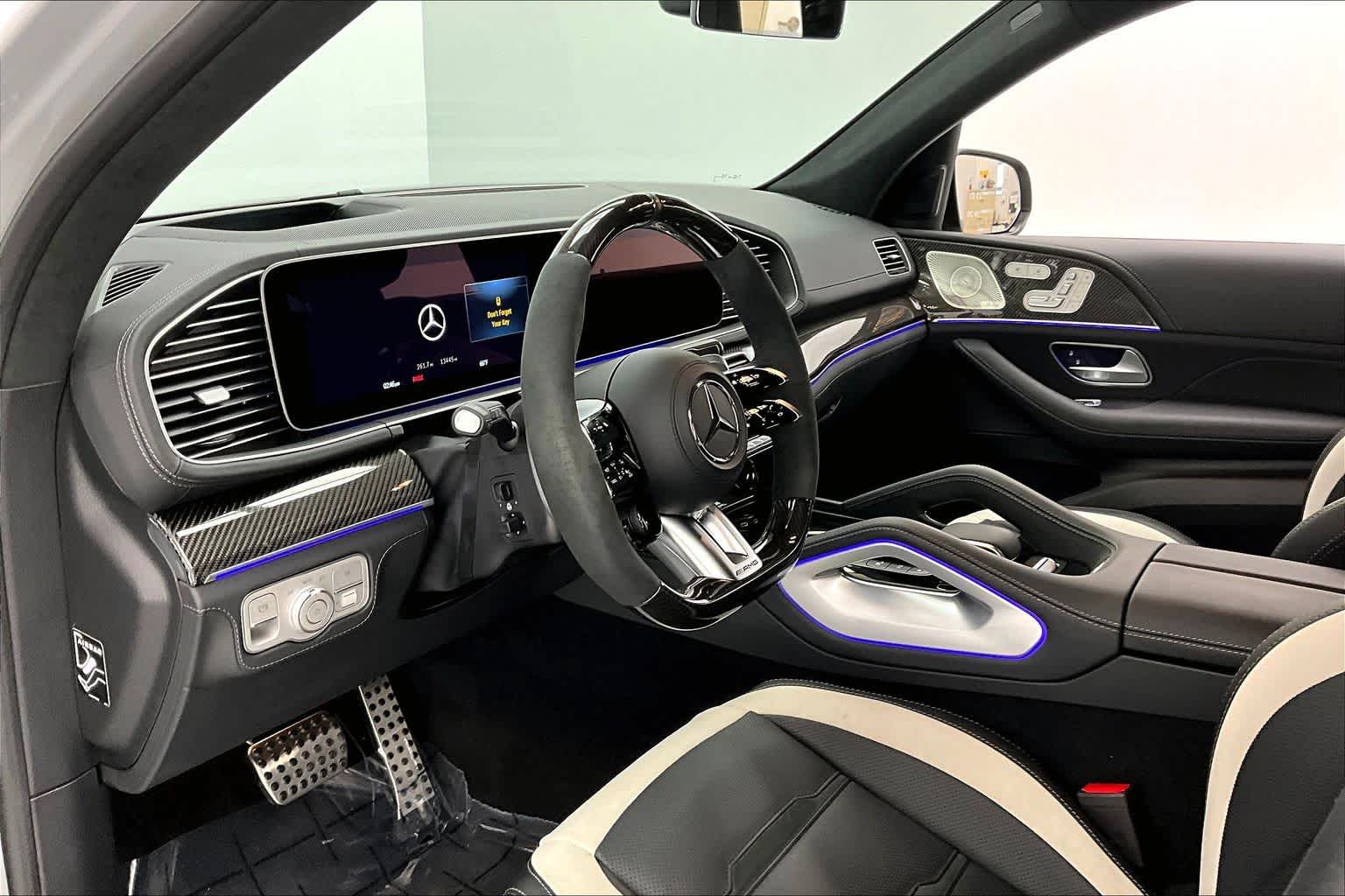 Thumbnail: 2024 Mercedes-Benz GL-Class - 2