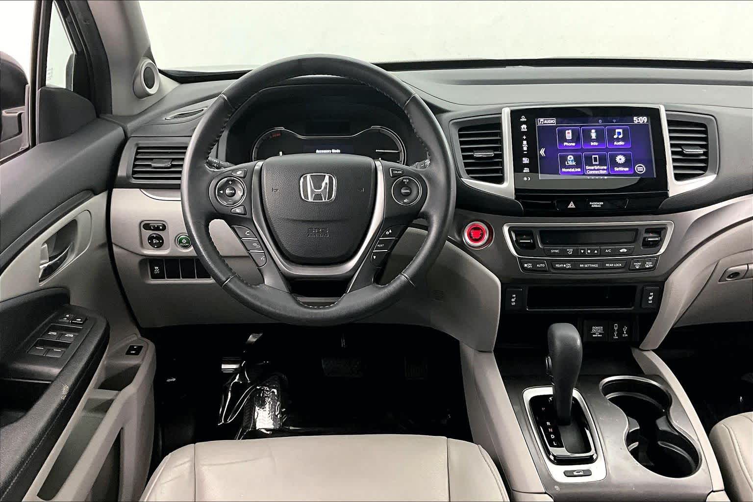 Thumbnail: 2017 Honda Pilot - 15