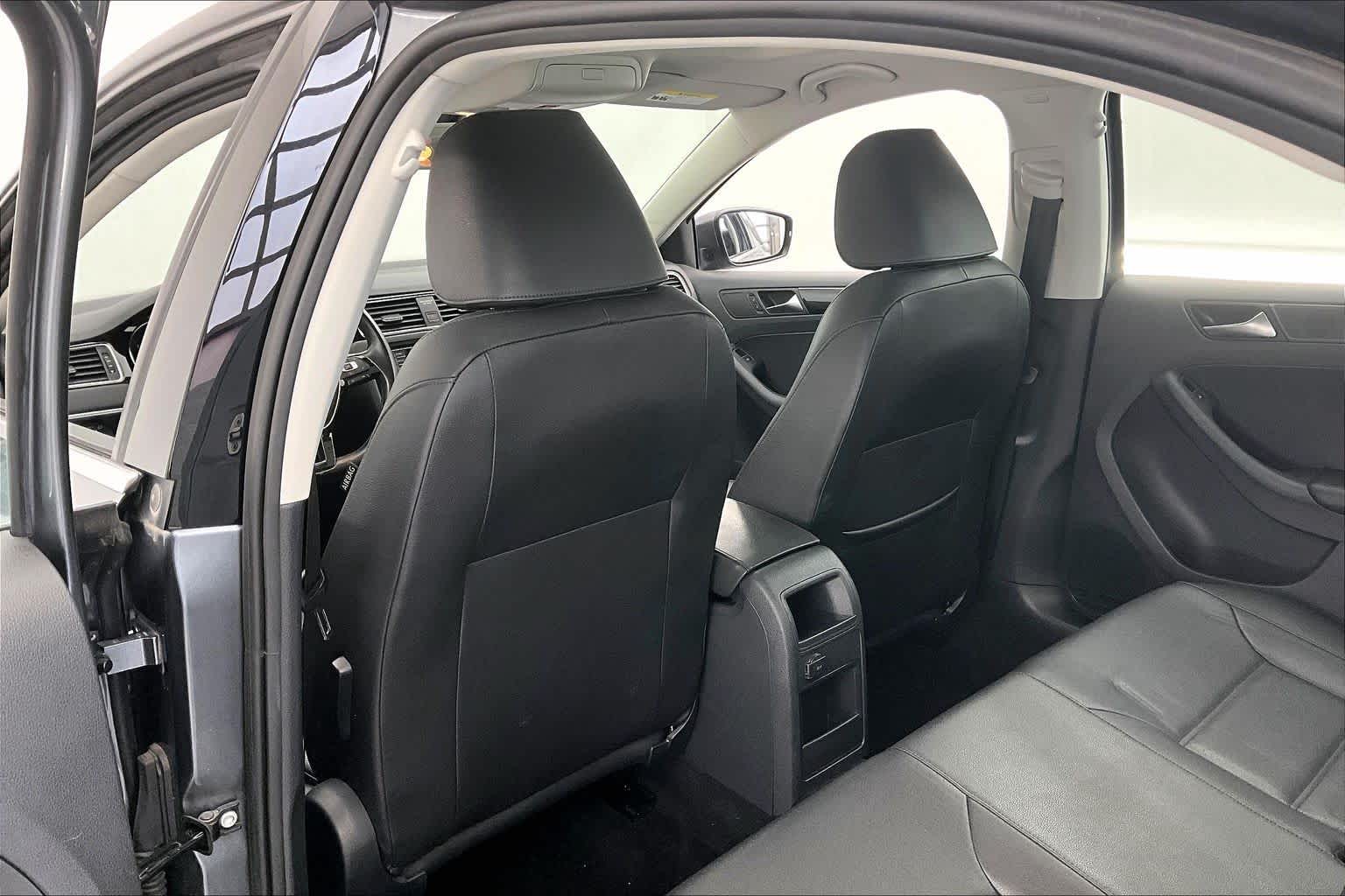 Thumbnail: 2016 Volkswagen Jetta - 12