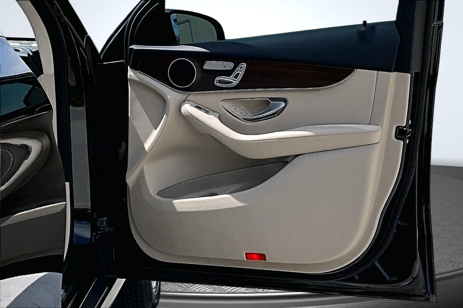 Thumbnail: 2022 Mercedes-Benz GLC - 24
