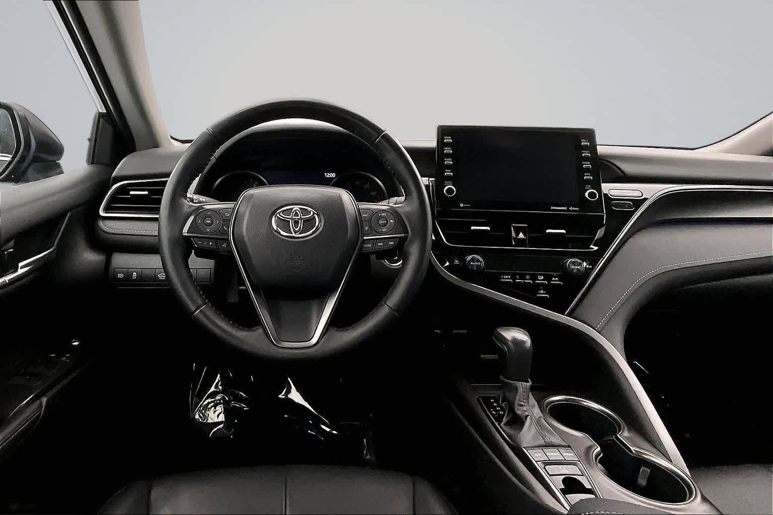 Thumbnail: 2022 Toyota Camry - 14