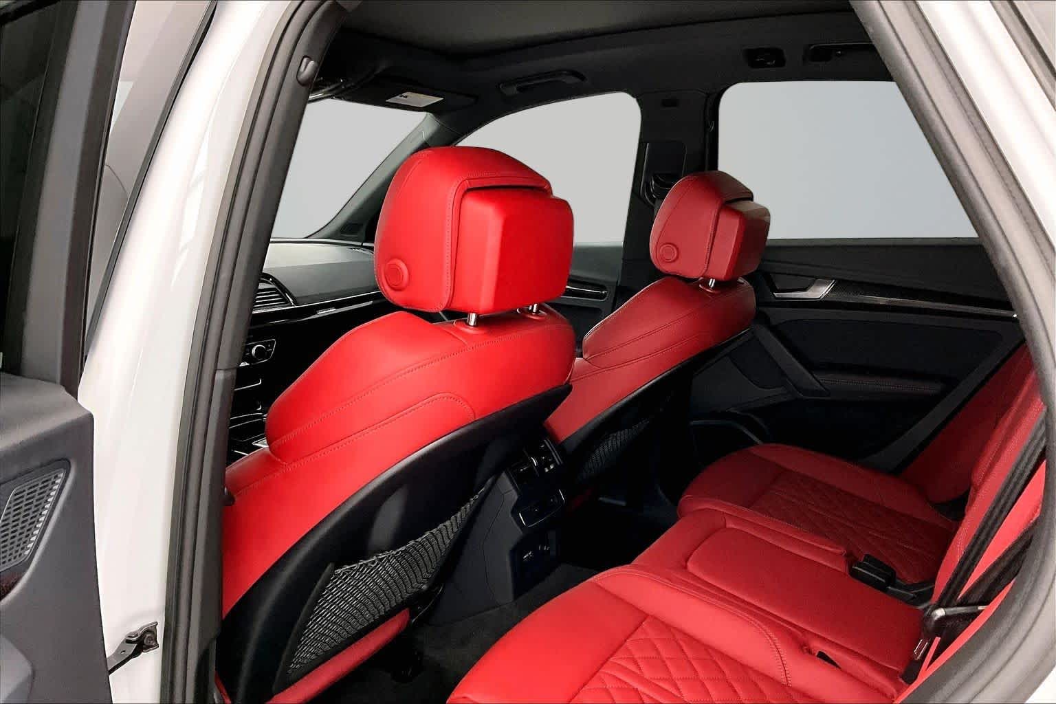Thumbnail: 2024 Audi SQ5 - 11