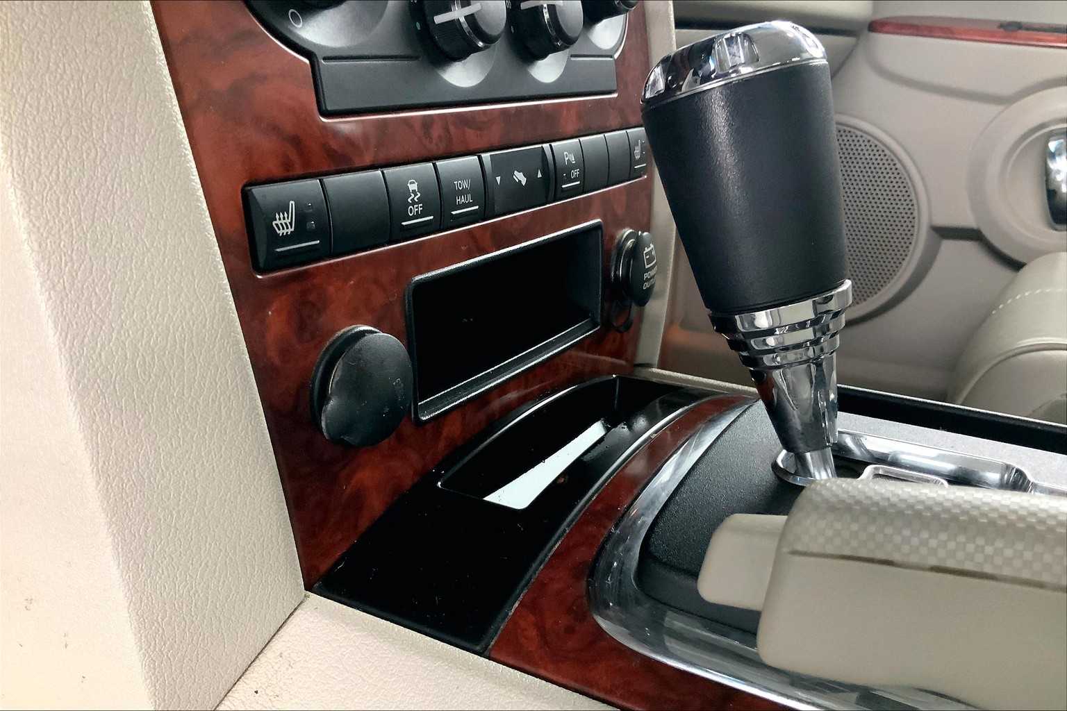 2006 Jeep Commander Limited Edition 26