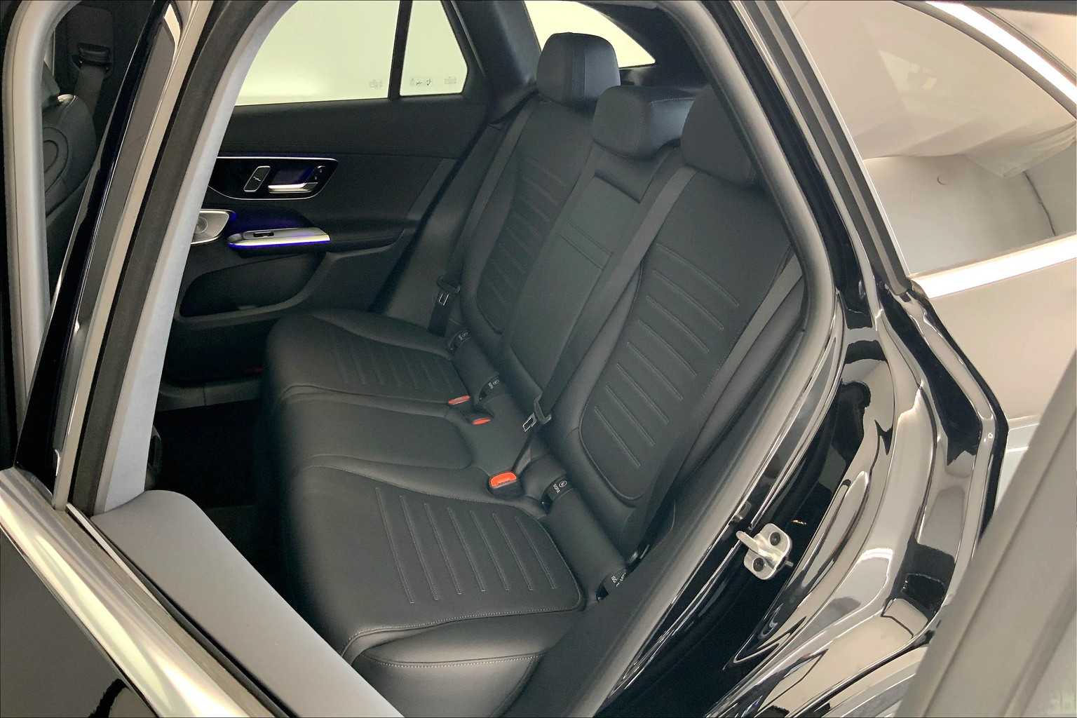 Thumbnail: 2025 Mercedes-Benz GLC - 13