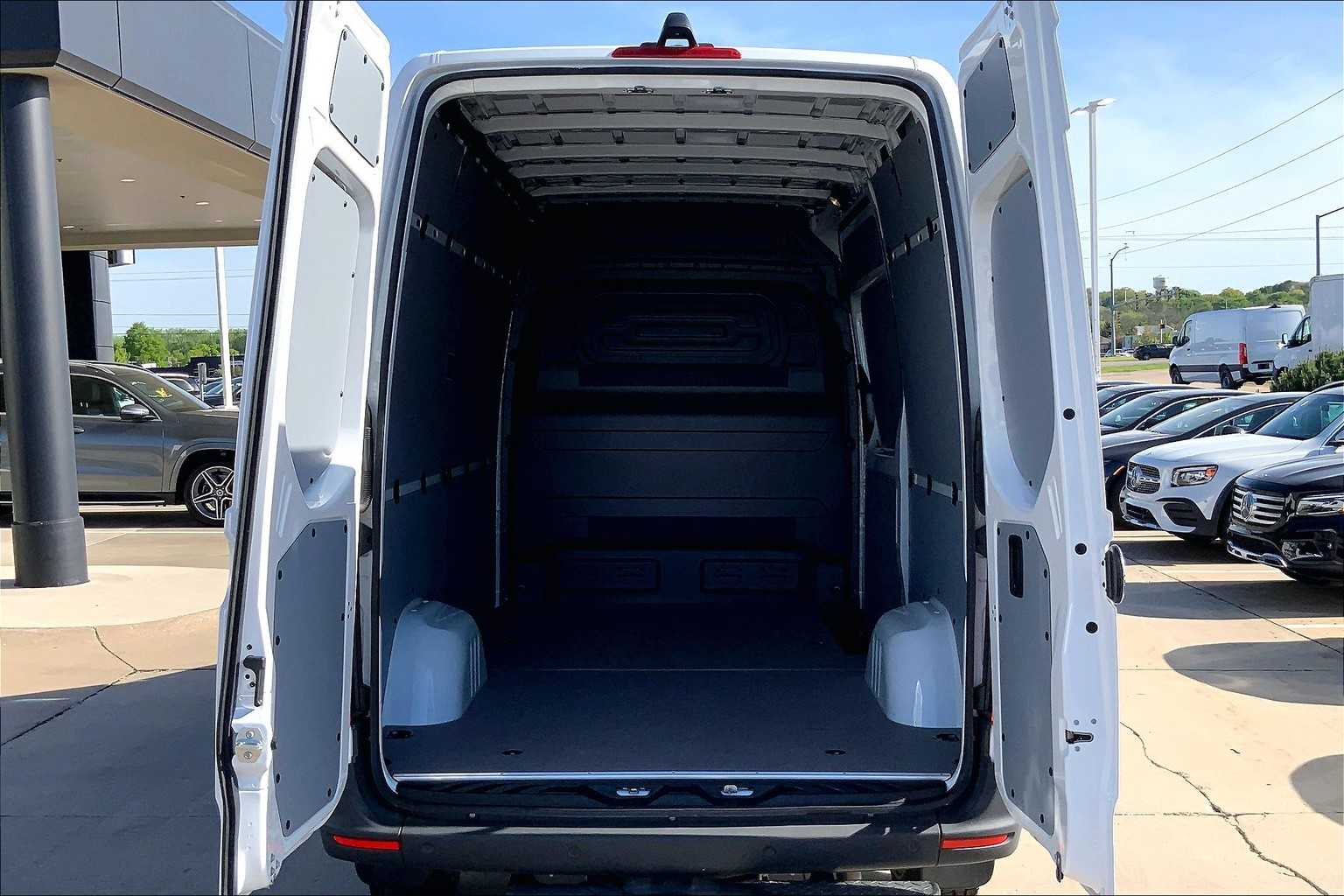 Thumbnail: 2024 Mercedes-Benz Sprinter - 18