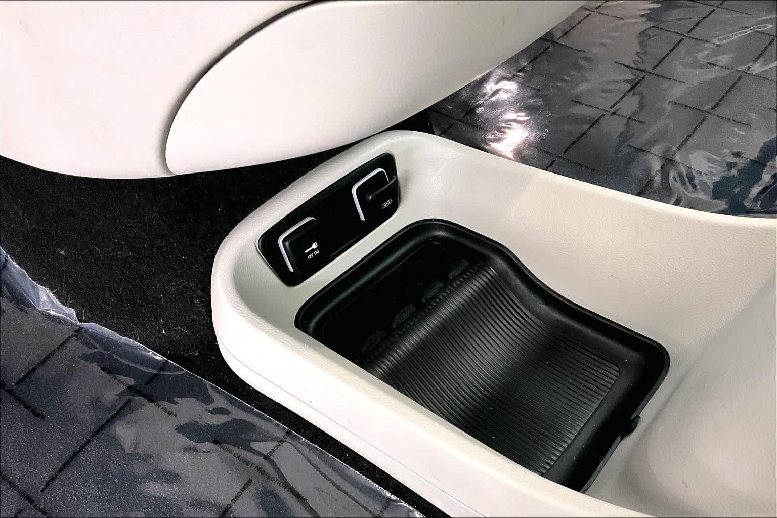 Thumbnail: 2018 Chrysler Pacifica - 27