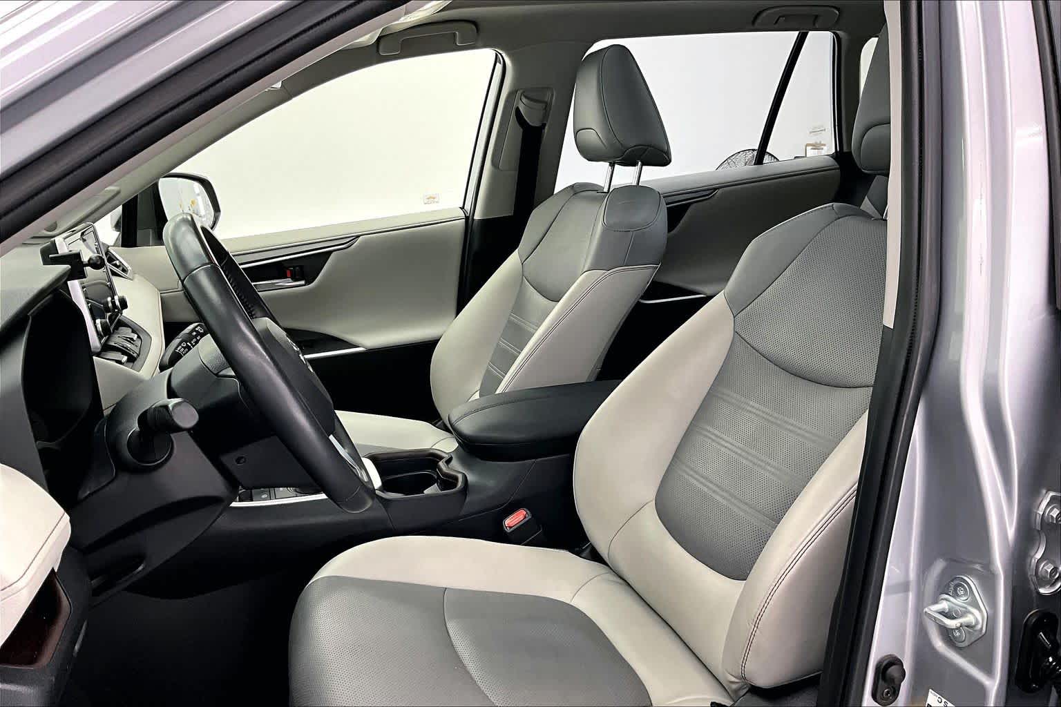 Thumbnail: 2020 Toyota RAV4 - 11