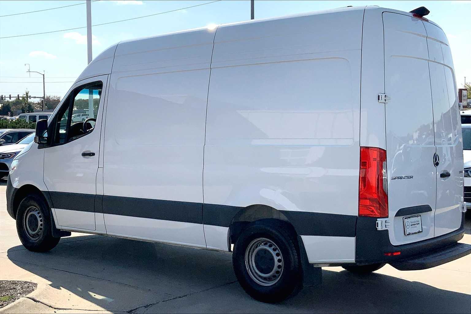 Thumbnail: 2024 Mercedes-Benz Sprinter - 4