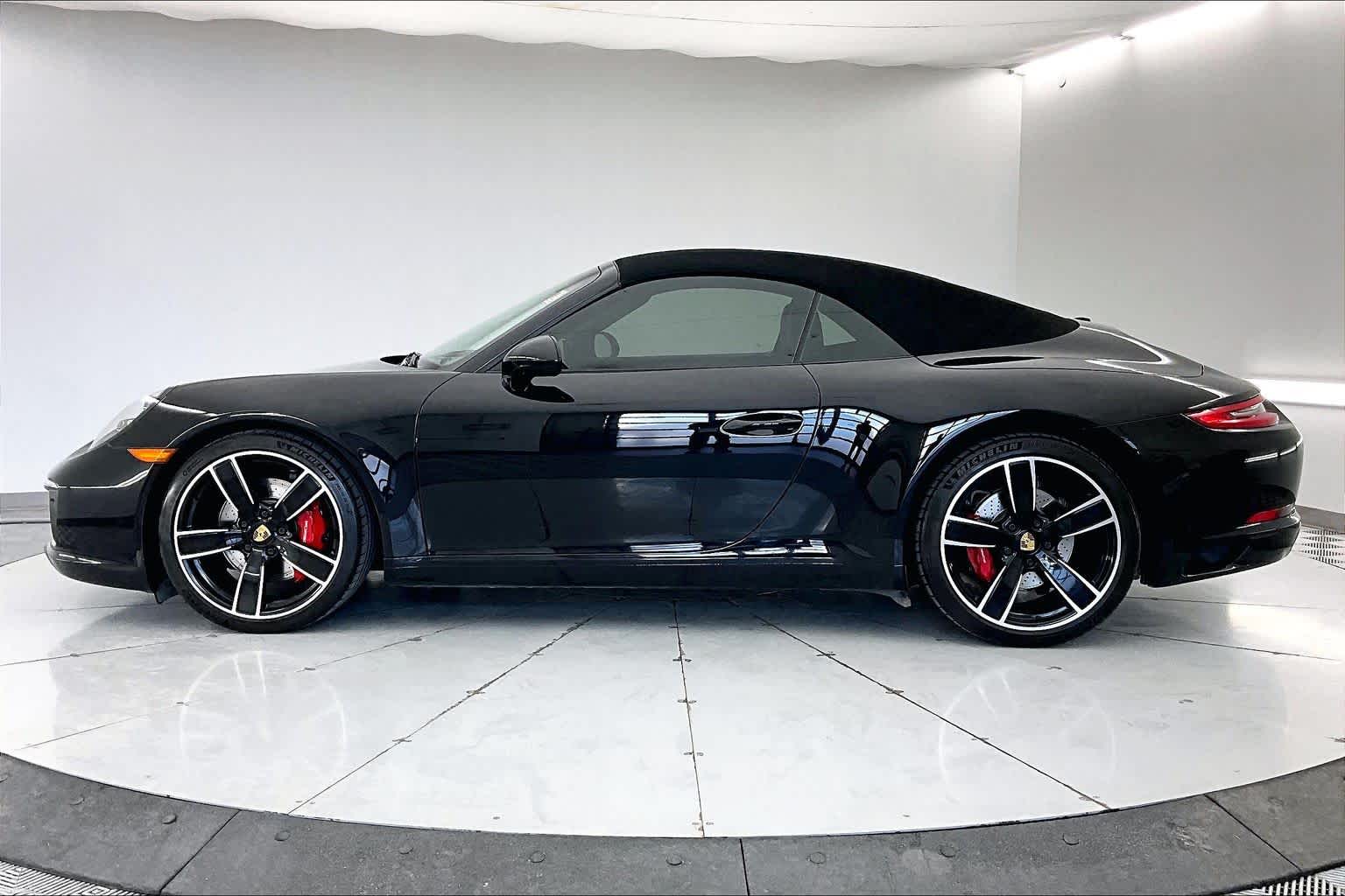 Thumbnail: 2019 Porsche 911 - 3