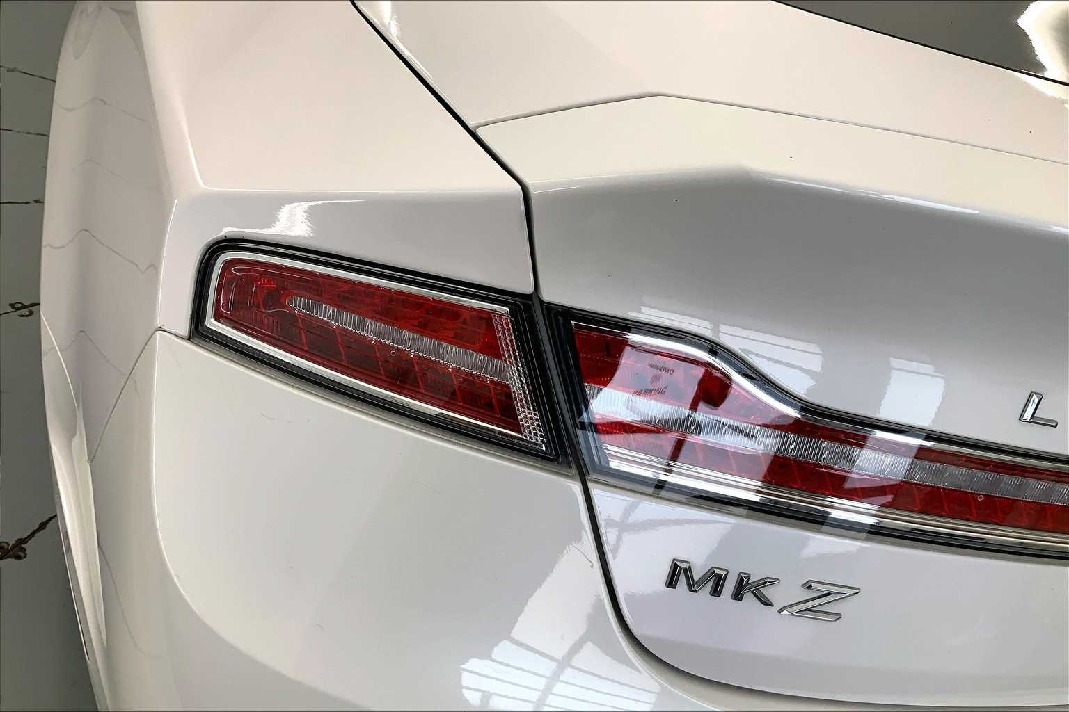 Thumbnail: 2020 Lincoln MKZ - 25