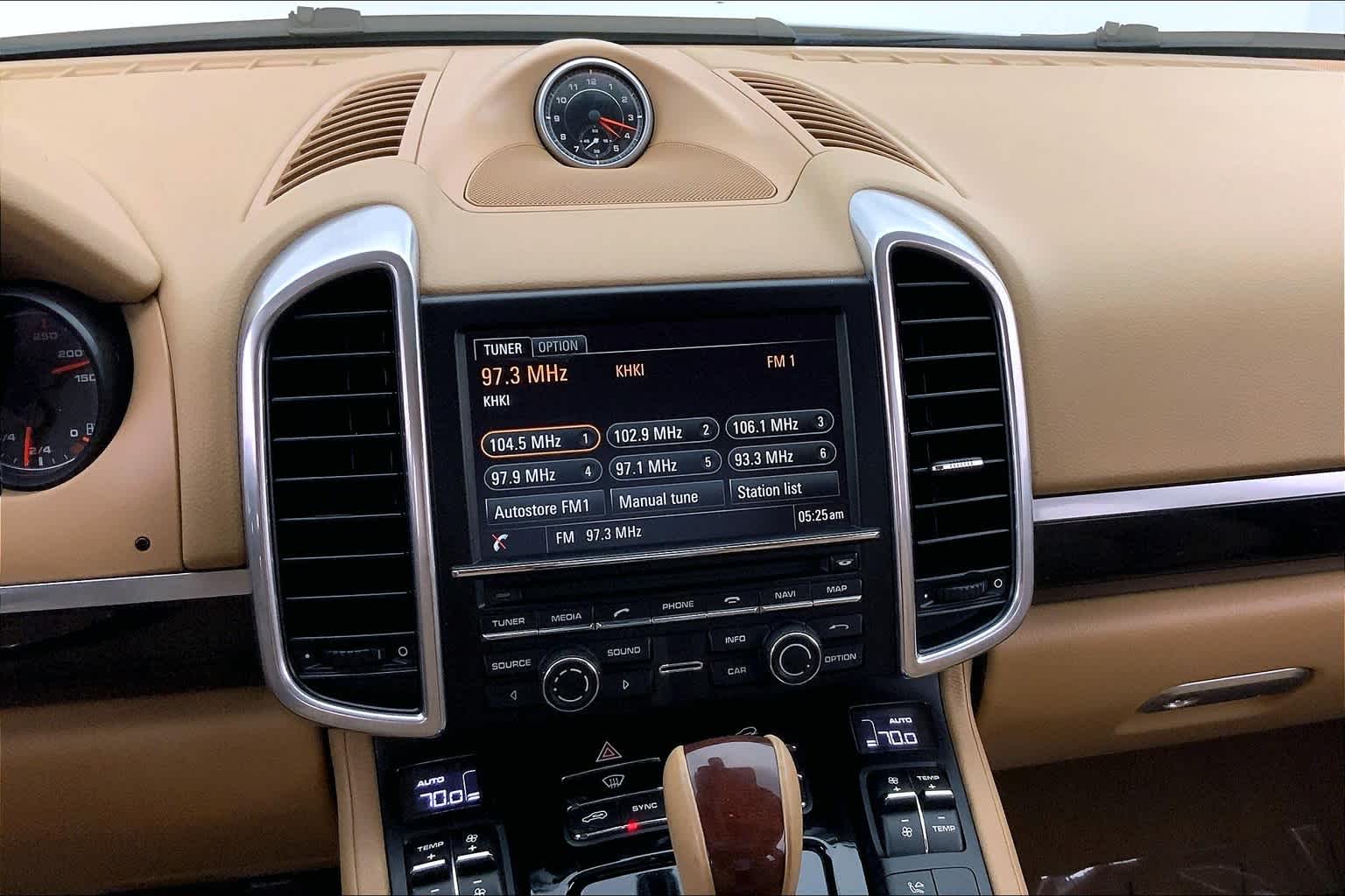 Thumbnail: 2015 Porsche Cayenne - 16