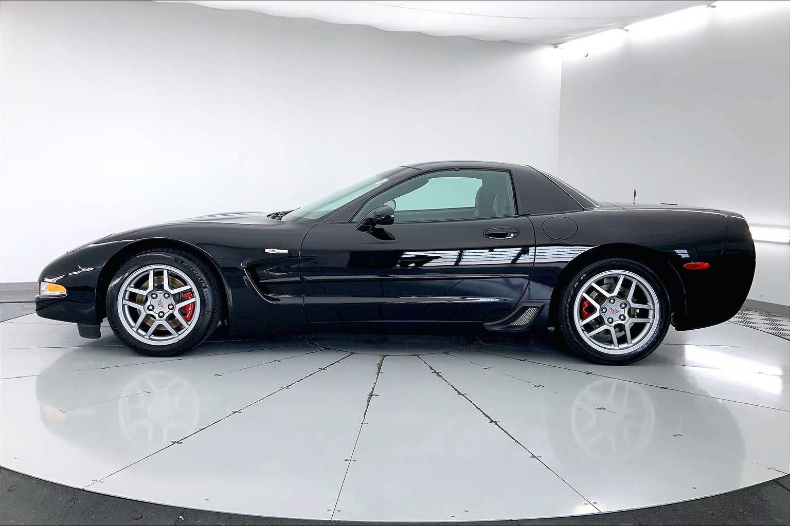 Thumbnail: 2004 Chevrolet Corvette - 3