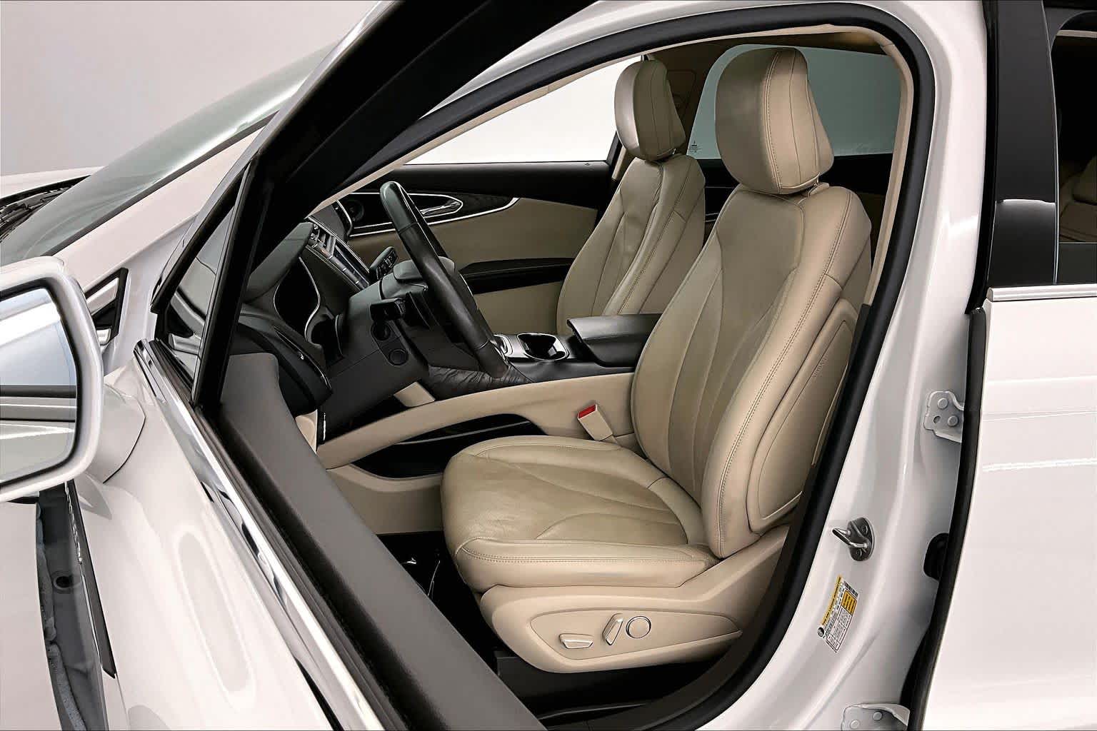 Thumbnail: 2020 Lincoln Nautilus - 11