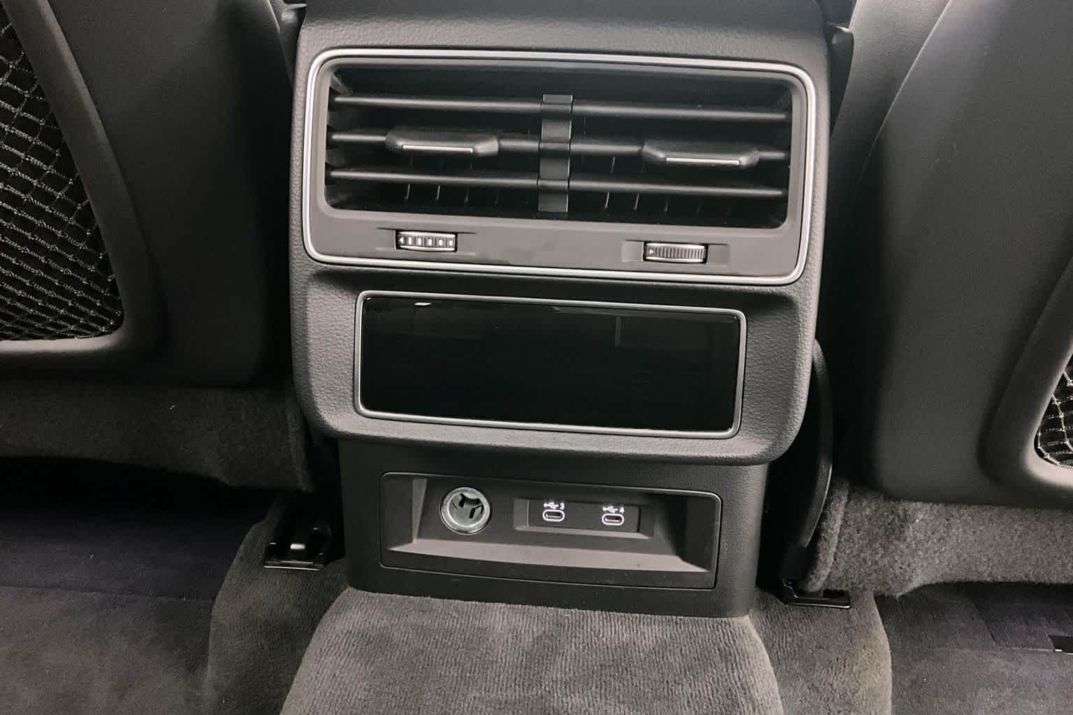 Thumbnail: 2021 Audi Q8 - 28